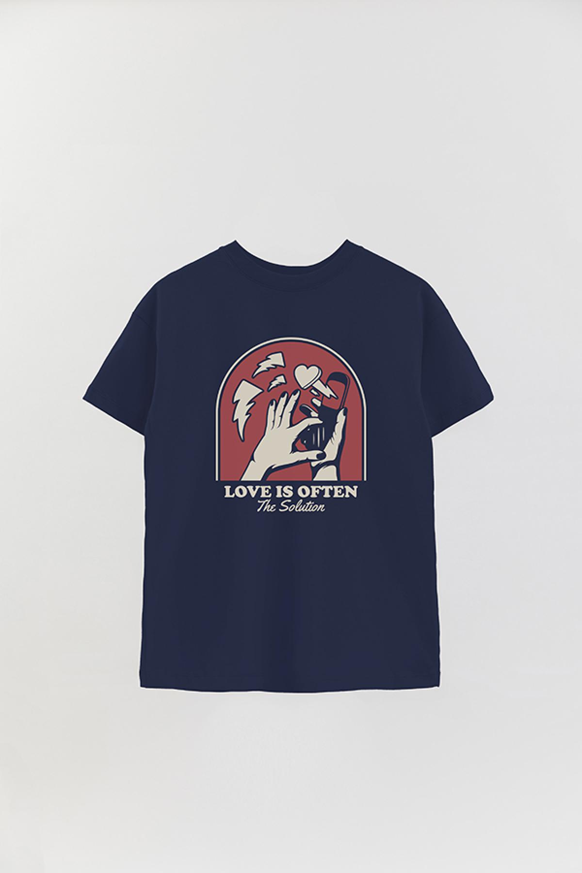 REMERA OVER ESTAMPADA GR LOVE IS OFTEN THE SOLUTION