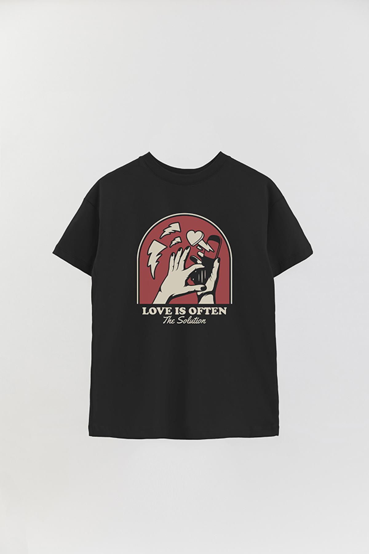 REMERA OVER ESTAMPADA GR LOVE IS OFTEN THE SOLUTION