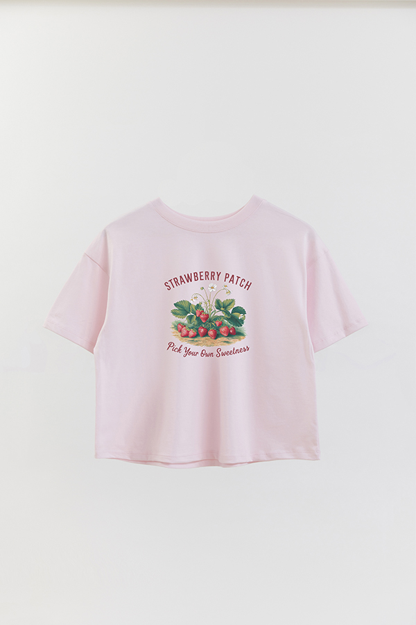REMERA CROP ESTAMPADA HARVEST STRAWBERRY PATCH