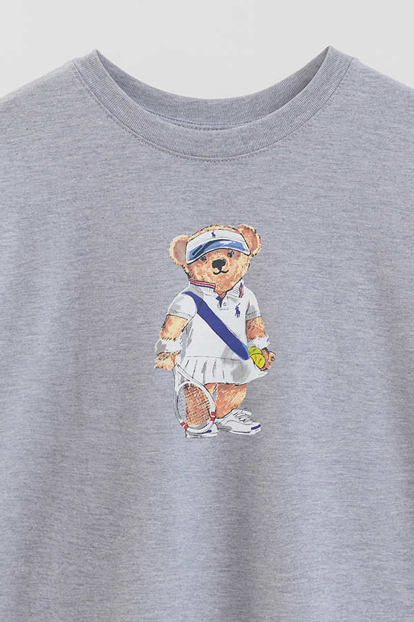 REMERA OVER ESTAMPADA UNISEX BEAR TENNIS FEM