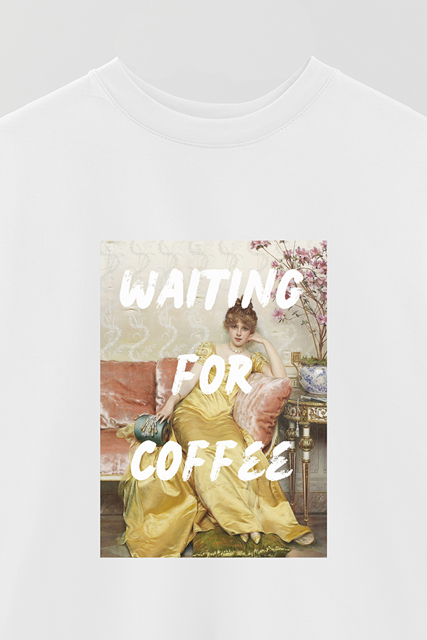REMERA OVER ESTAMPADA ART COLLECTION 31 WAITING FOR COFFEE