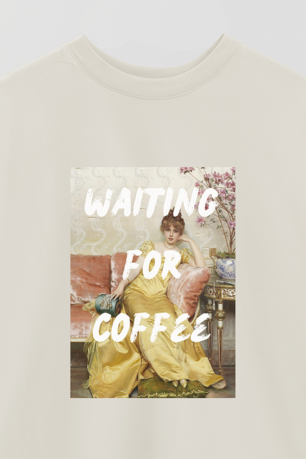 REMERA OVER ESTAMPADA ART COLLECTION 31 WAITING FOR COFFEE