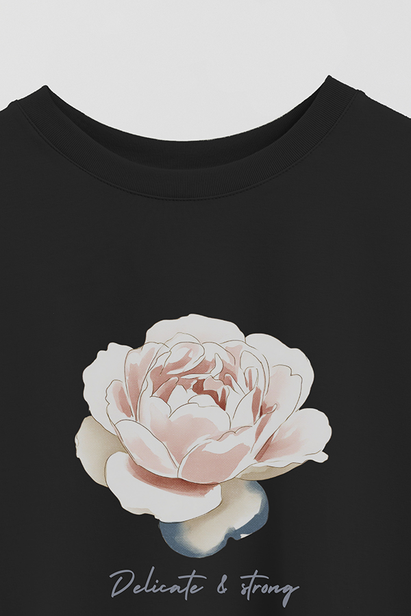 REMERA CROP ESTAMPADA COASTAL  DELICATE AND STRONG