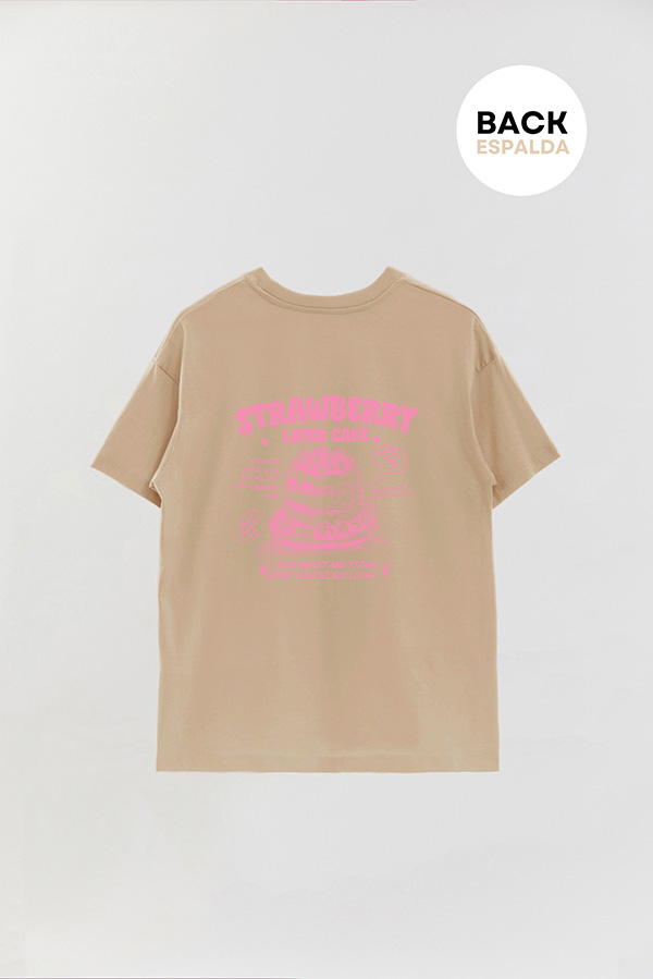 REMERA OVER ESTAMPADA STRAWBERRY CAKE