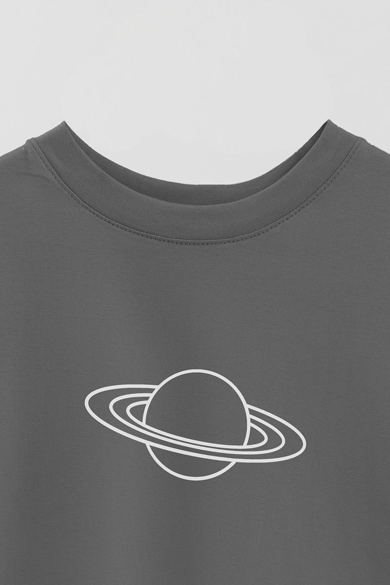 REMERA OVER ESTAMPADA UNISEX SATURN
