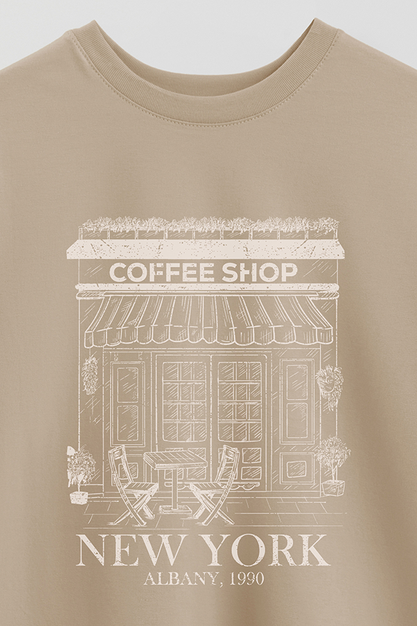 REMERA OVER ESTAMPADA COFFEE SHOP ALBANY