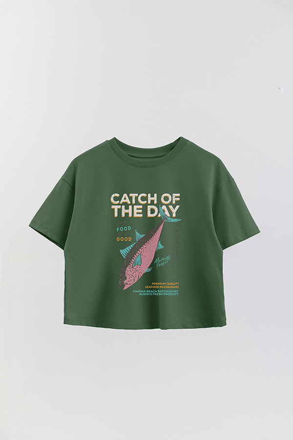 REMERA CROP ESTAMPADA CATCH OF THE DAY