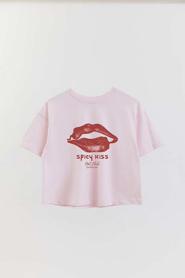 REMERA CROP ESTAMPADA FRSP SPICY KISS