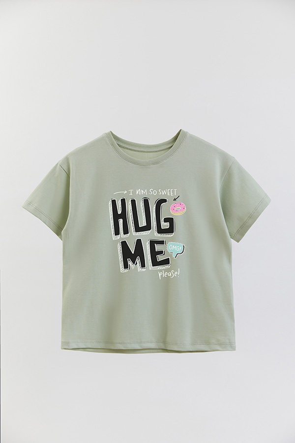 REMERA GIRL OVER HUG ME