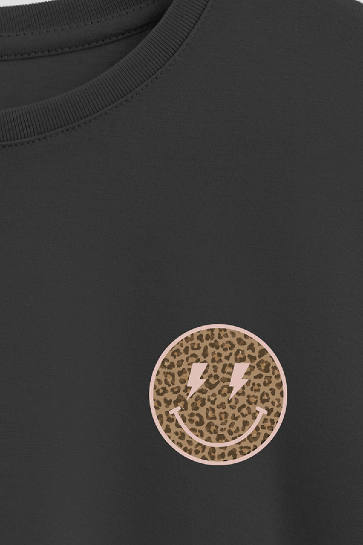 REMERA GIRL OVER SS SMILEY LEOPARD