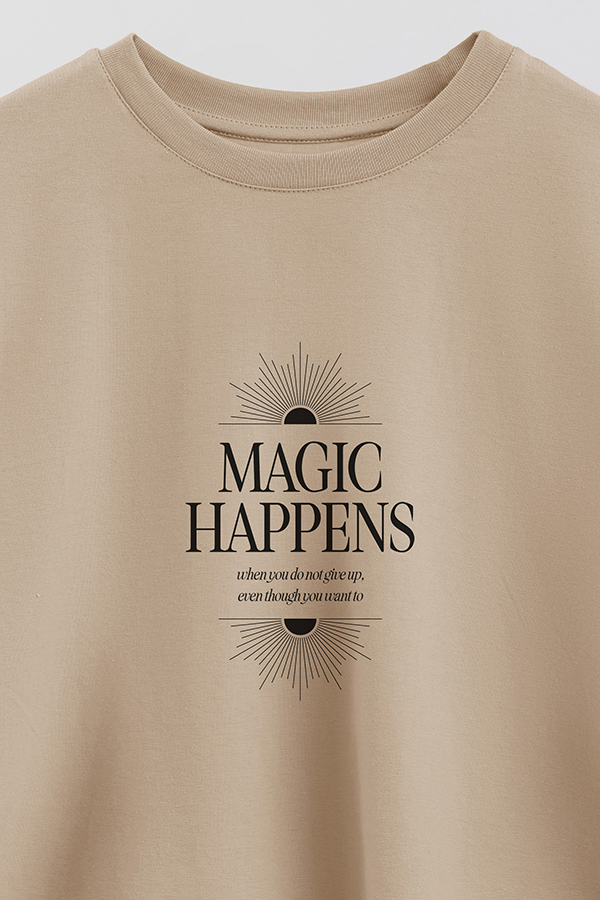 REMERA CROP ESTAMPADA MAGIC HAPPENS