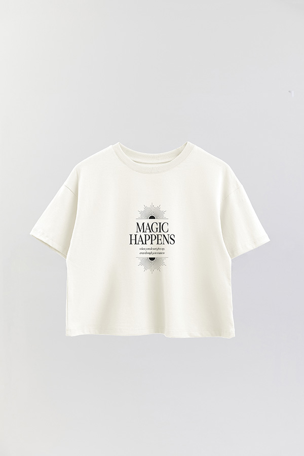 REMERA CROP ESTAMPADA MAGIC HAPPENS