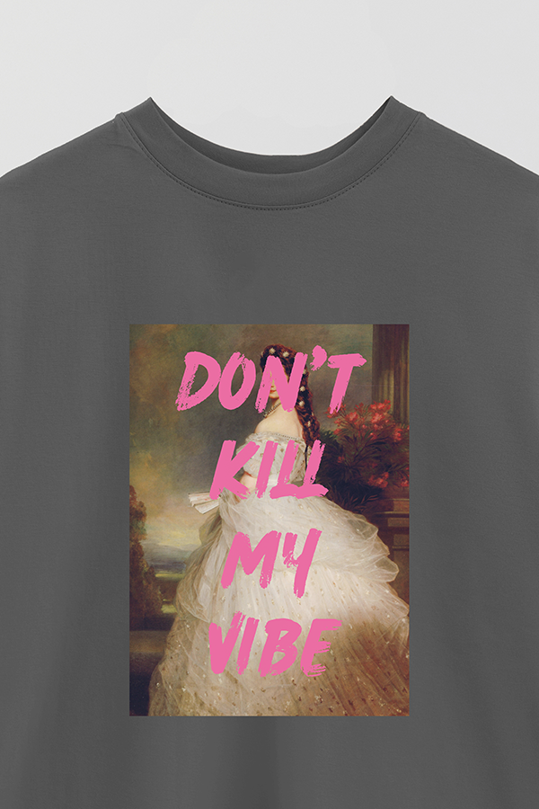 REMERA OVER ESTAMPADA ART COLLECTION 62 DON'T KILL MY VIBE