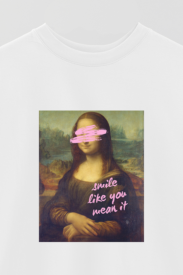 REMERA OVER ESTAMPADA ART COLLECTION 2 SMILE LIKE YOU MEAN IT