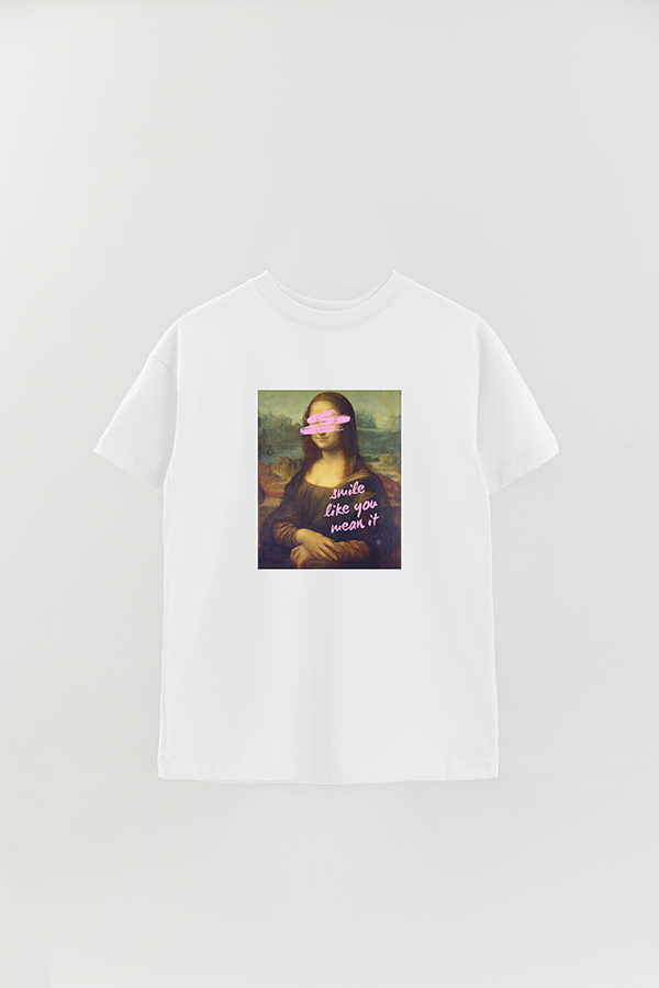 REMERA OVER ESTAMPADA ART COLLECTION 2 SMILE LIKE YOU MEAN IT