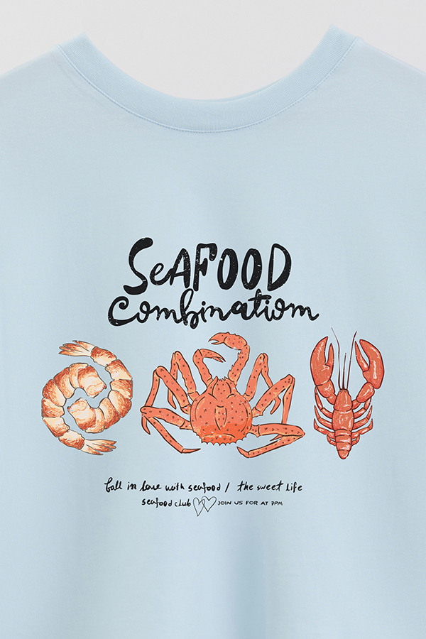 REMERA CROP ESTAMPADA SF SEAFOOD COMBINATION