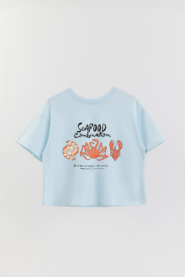 REMERA CROP ESTAMPADA SF SEAFOOD COMBINATION