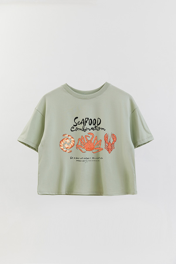 REMERA CROP ESTAMPADA SF SEAFOOD COMBINATION