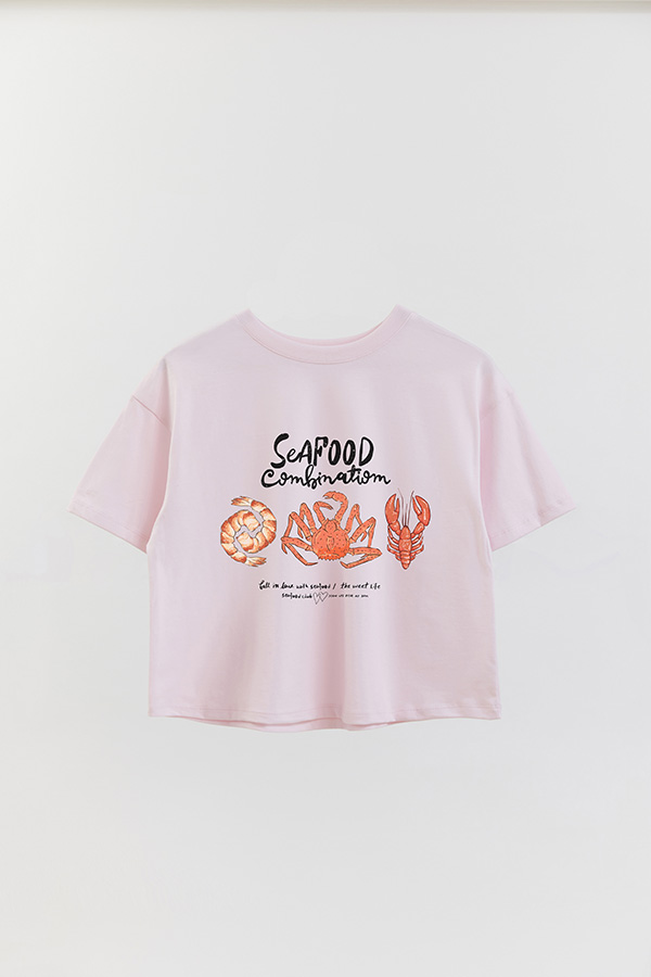 REMERA CROP ESTAMPADA SF SEAFOOD COMBINATION