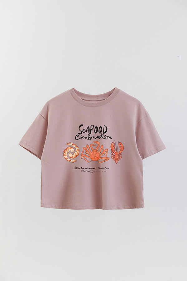 REMERA CROP ESTAMPADA SF SEAFOOD COMBINATION