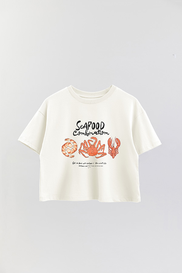 REMERA CROP ESTAMPADA SF SEAFOOD COMBINATION