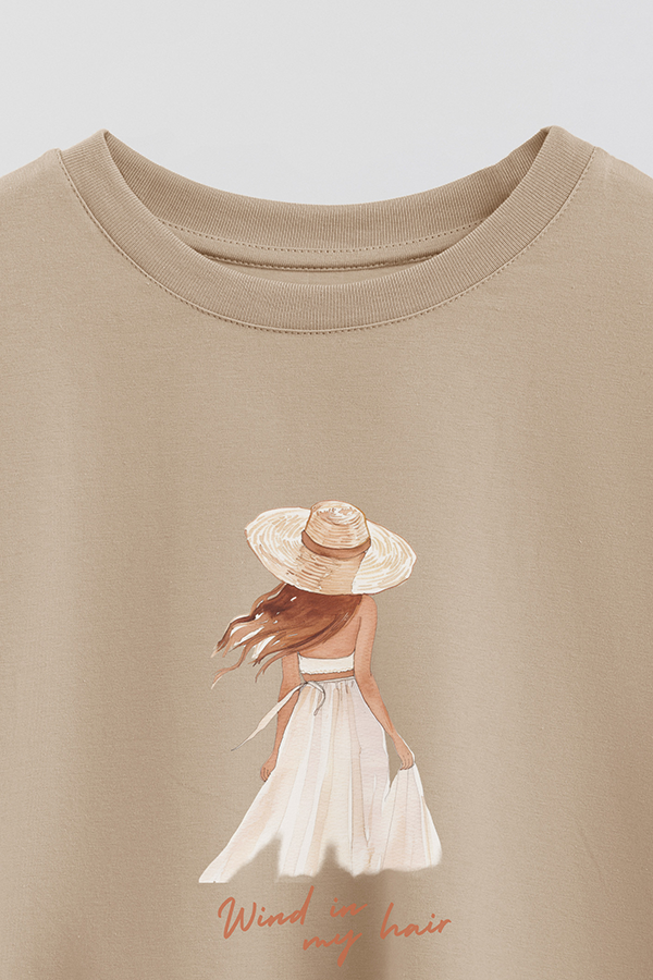 REMERA CROP ESTAMPADA COASTAL WIND IN MY HAIR