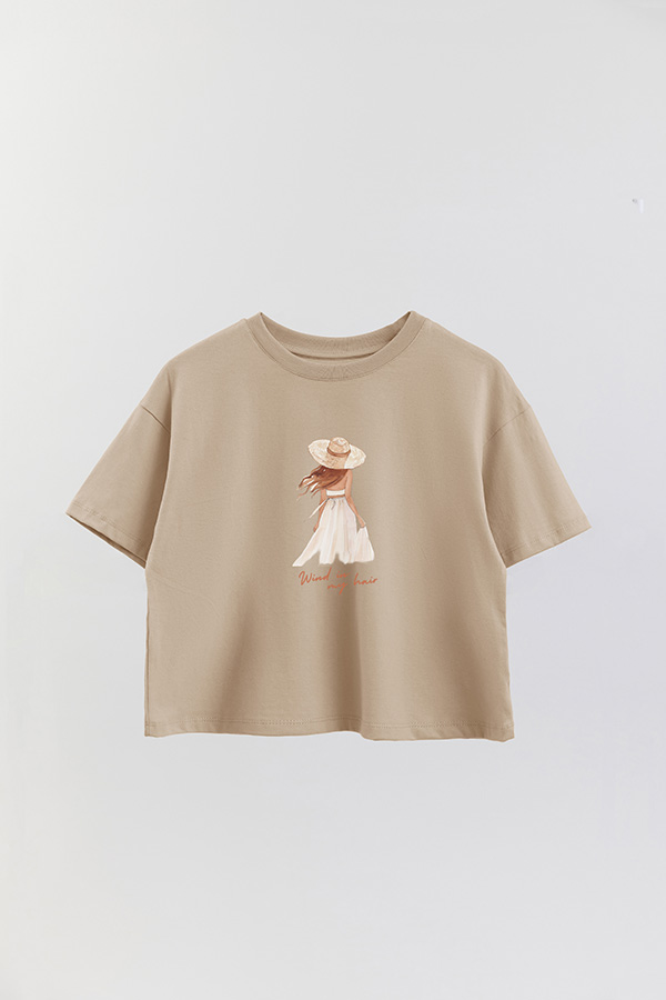 REMERA CROP ESTAMPADA COASTAL WIND IN MY HAIR