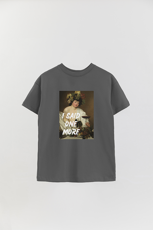 REMERA OVER ESTAMPADA ART COLLECTION 39 I SAID ONE MORE