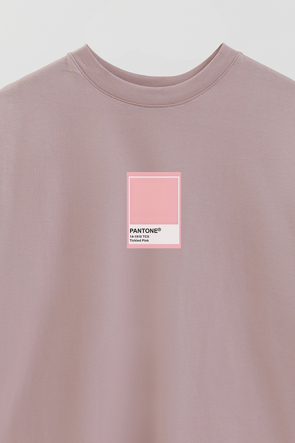 REMERA OVER ESTAMPADA PANTONE TICKLED PINK