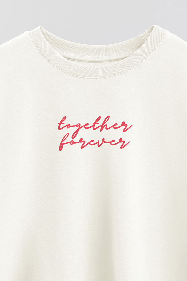 REMERA CROP ESTAMPADA RED TOGETHER FOREVER
