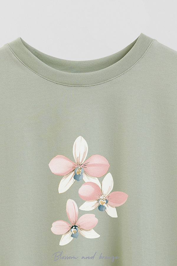 REMERA CROP ESTAMPADA COASTAL BLOSSOM AND BREEZE