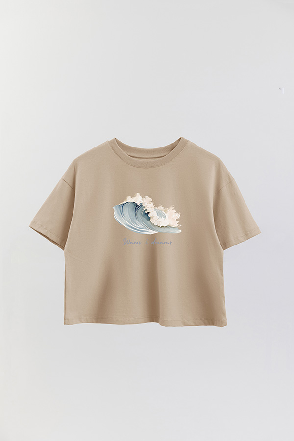 REMERA CROP ESTAMPADA COASTAL WAVES AND DREAMS