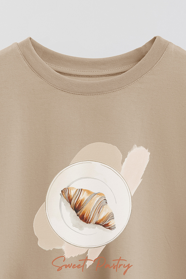 REMERA CROP ESTAMPADA COASTAL SWEET PASTRY
