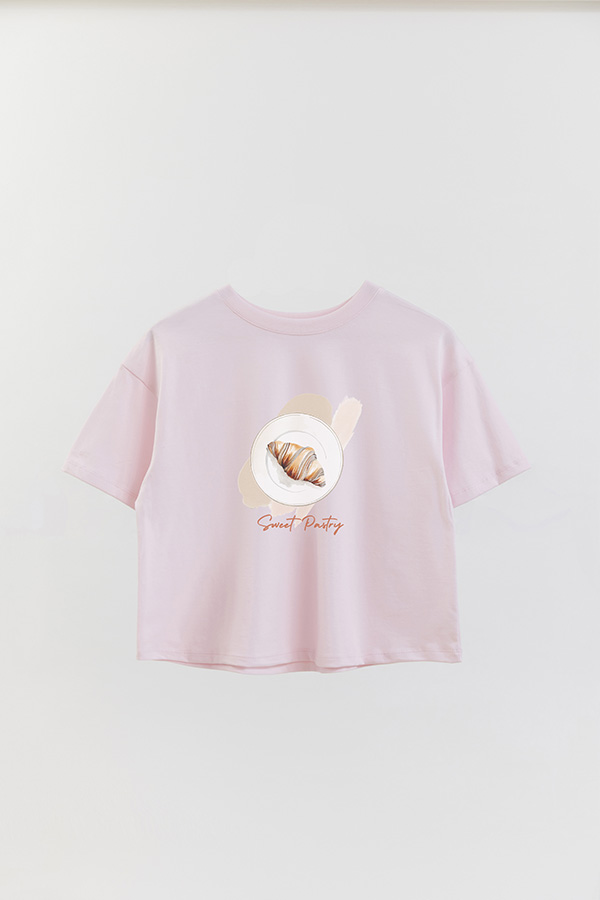 REMERA CROP ESTAMPADA COASTAL SWEET PASTRY
