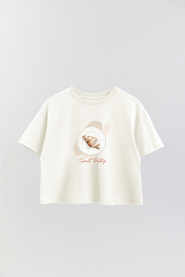 REMERA CROP ESTAMPADA COASTAL SWEET PASTRY