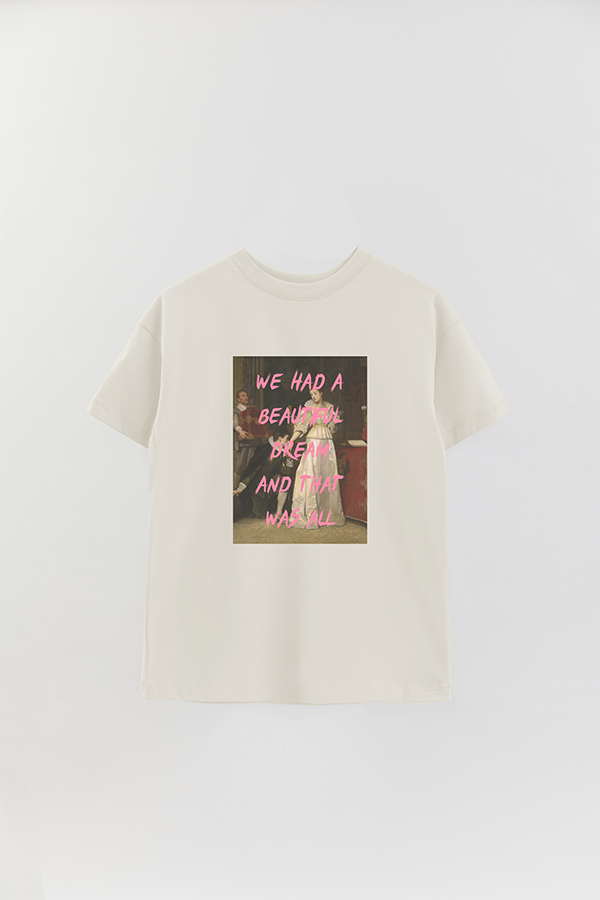 REMERA OVER ESTAMPADA ART COLLECTION 3 WE HAD A BEAUTIFUL DREAM