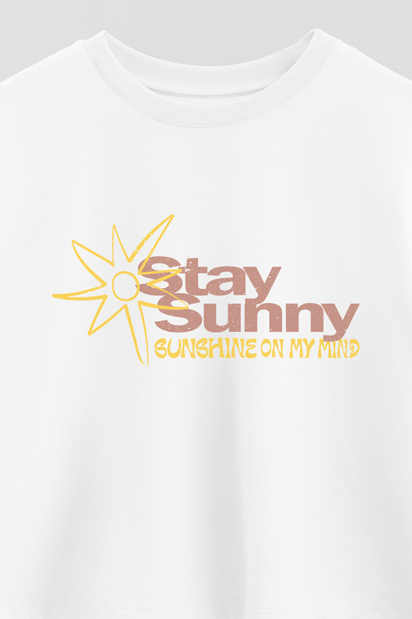 REMERA CROP ESTAMPADA STAY SUNNY
