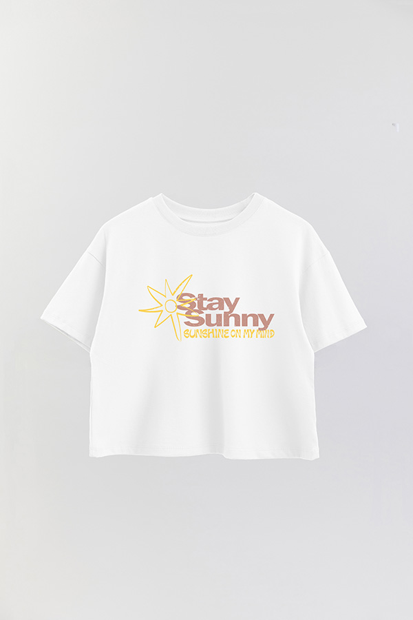 REMERA CROP ESTAMPADA STAY SUNNY