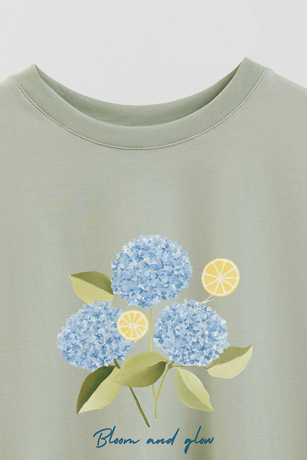 REMERA CROP ESTAMPADA COASTAL BLOOM AND GLOW