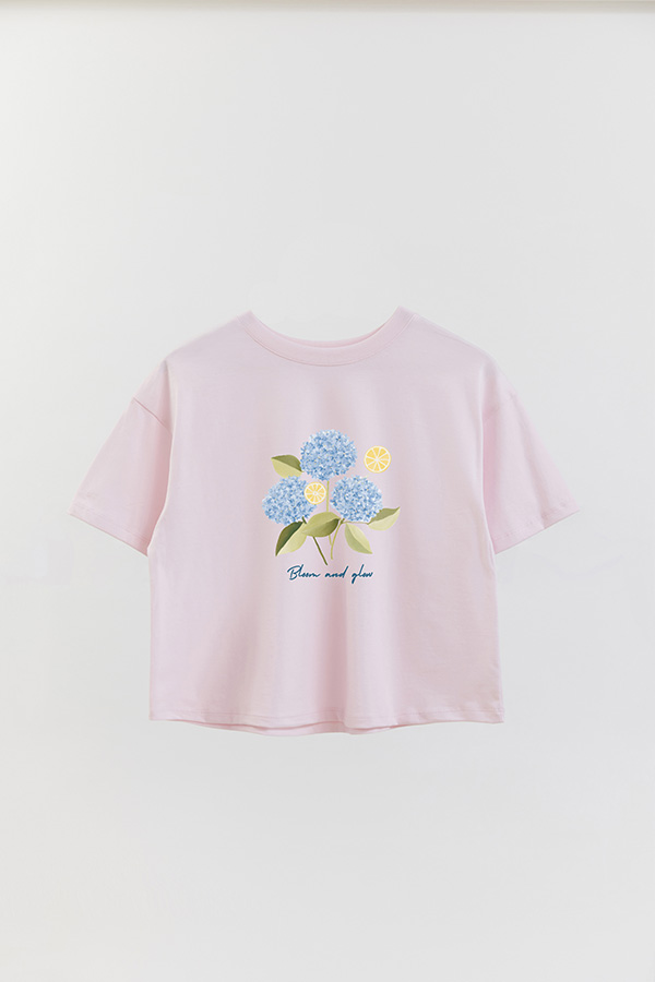 REMERA CROP ESTAMPADA COASTAL BLOOM AND GLOW