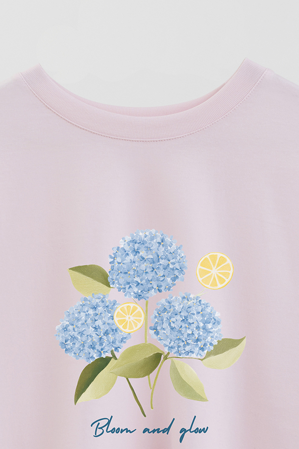 REMERA CROP ESTAMPADA COASTAL BLOOM AND GLOW