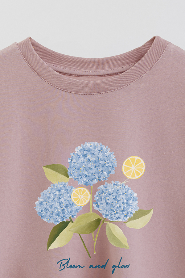 REMERA CROP ESTAMPADA COASTAL BLOOM AND GLOW