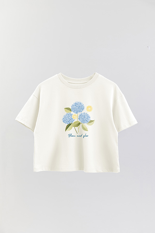 REMERA CROP ESTAMPADA COASTAL BLOOM AND GLOW