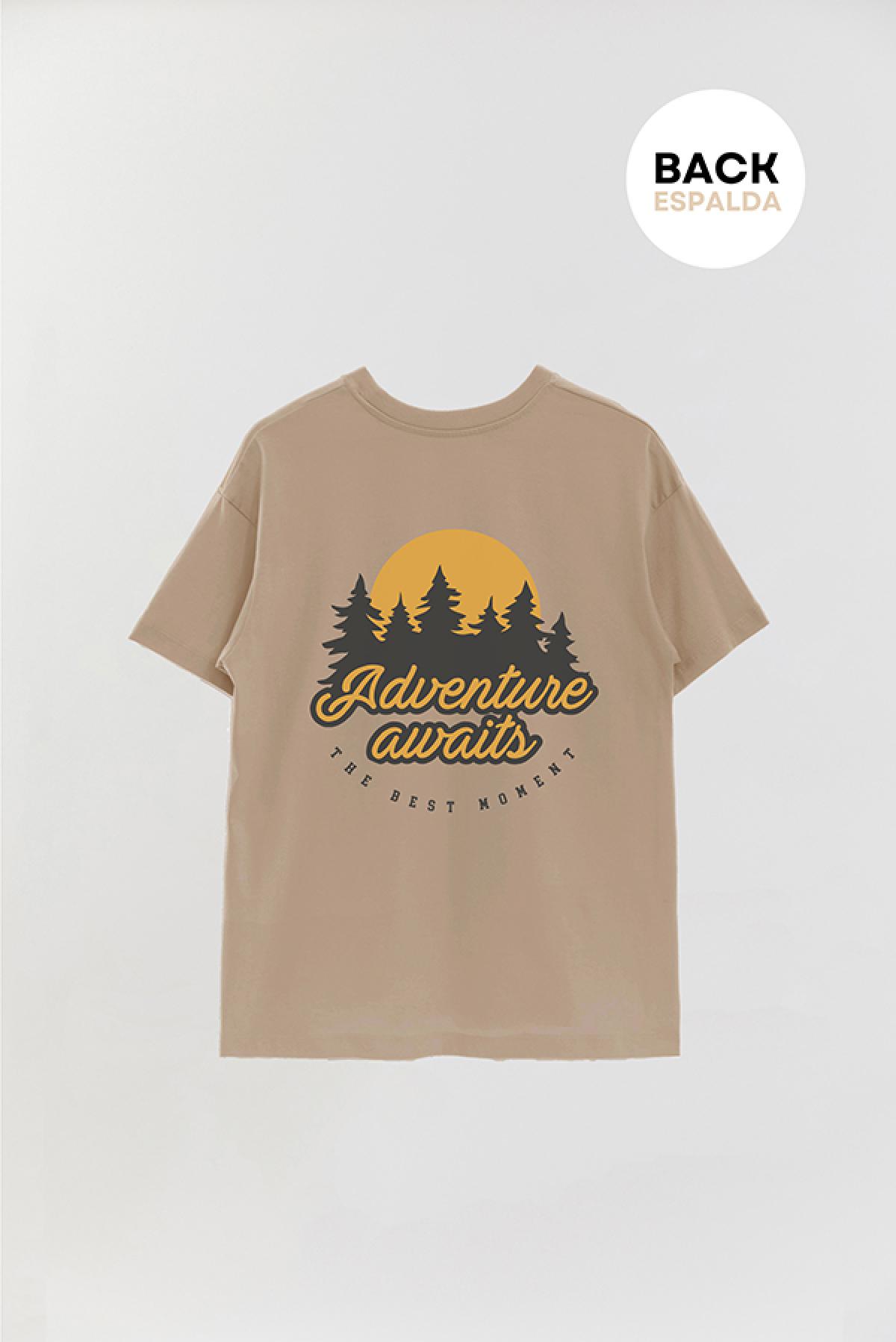 REMERA OVER ESTAMPADA ADV ADVENTURE AWAITS