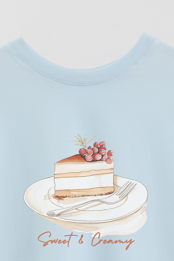 REMERA CROP ESTAMPADA COASTAL SWEET CREAMY