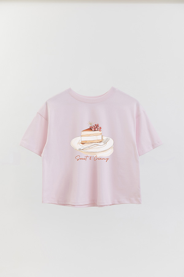REMERA CROP ESTAMPADA COASTAL SWEET CREAMY