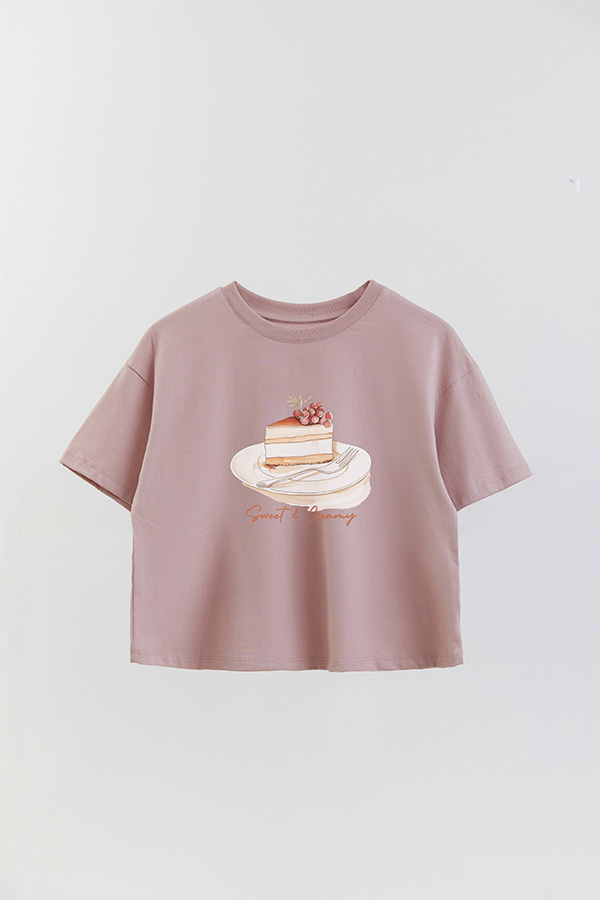 REMERA CROP ESTAMPADA COASTAL SWEET CREAMY