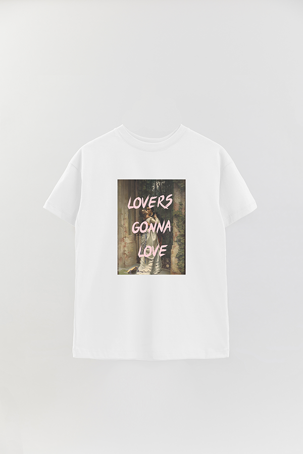 REMERA OVER ESTAMPADA ART COLLECTION 44 LOVERS GONNA LOVE