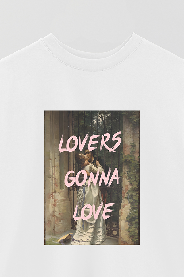 REMERA OVER ESTAMPADA ART COLLECTION 44 LOVERS GONNA LOVE