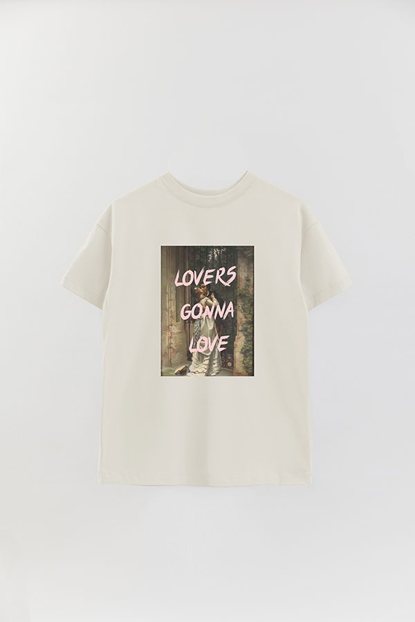 REMERA OVER ESTAMPADA ART COLLECTION 44 LOVERS GONNA LOVE